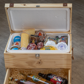 Caixa Com 10 Queijos Artesanais + 4 Doces Caseiros
